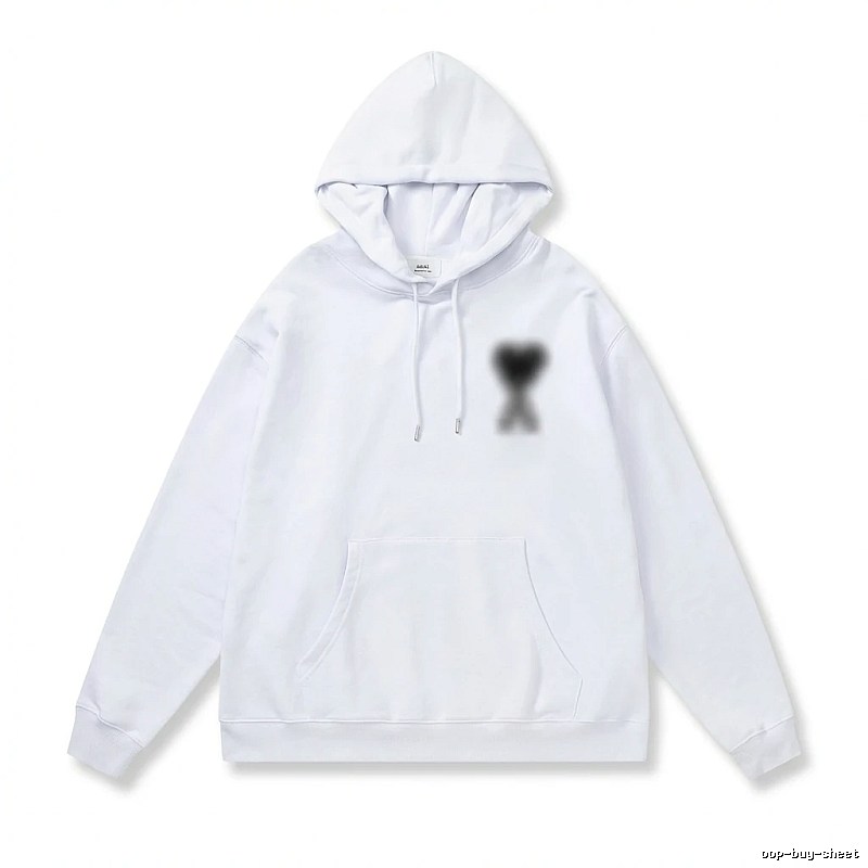AMI's simple and stylish hoodie with a loving touch.