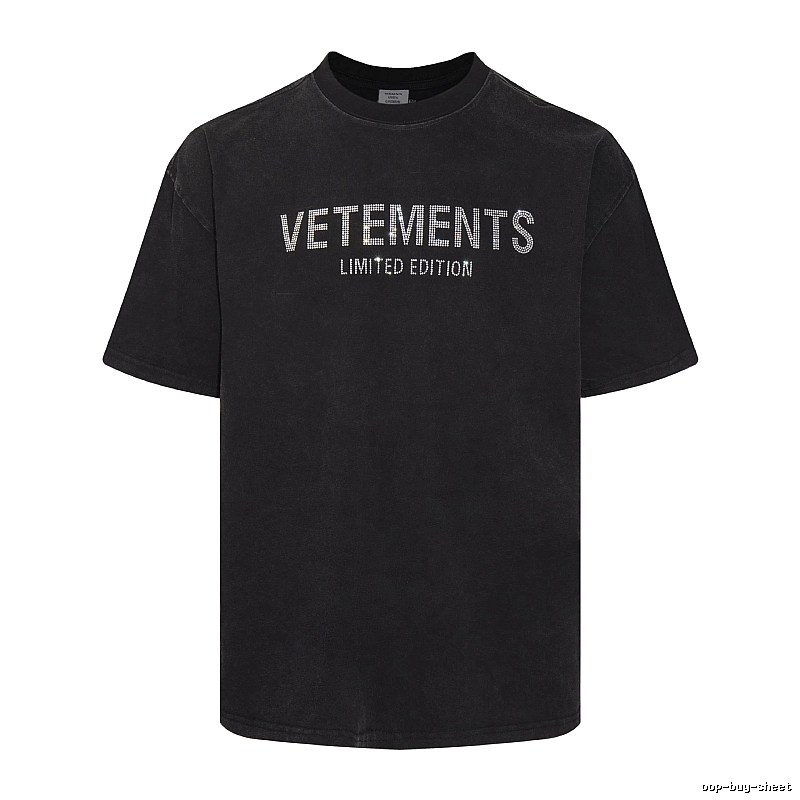 Logo Detail Statement graphic T-shirt Black Colorful Lucky with Relaxed Feel