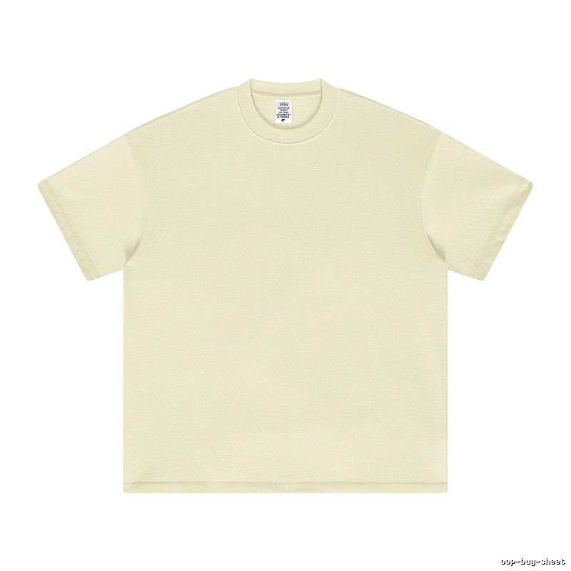 Patterned Plain white T-shirt Minimal White Short with Polished Detail