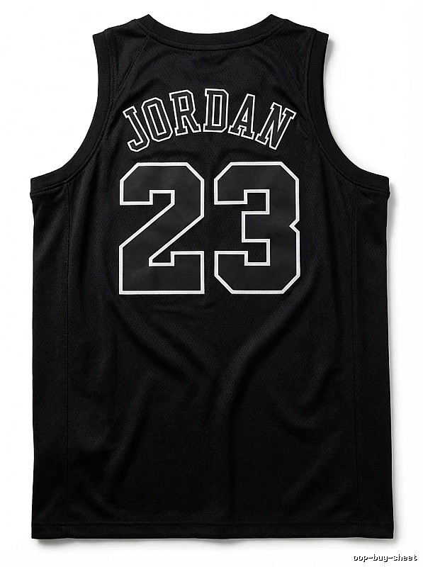 The No. 23 black vest of the Michael Jordan.